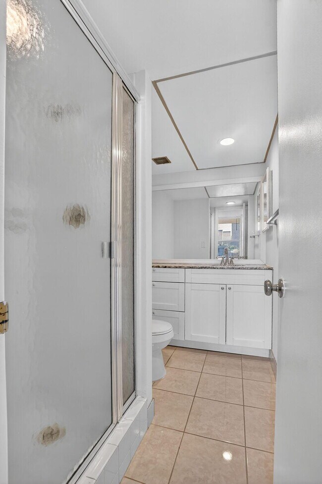 Building Photo - 11 Royal Palm Way