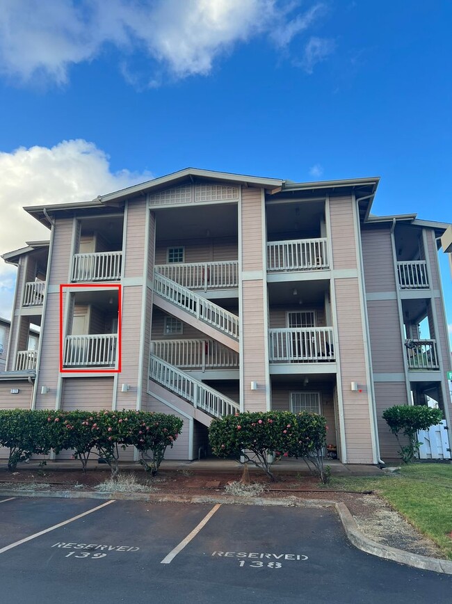 Building Photo - 2 Bedroom / 1.5 Bath upstairs unit in Ewa ...