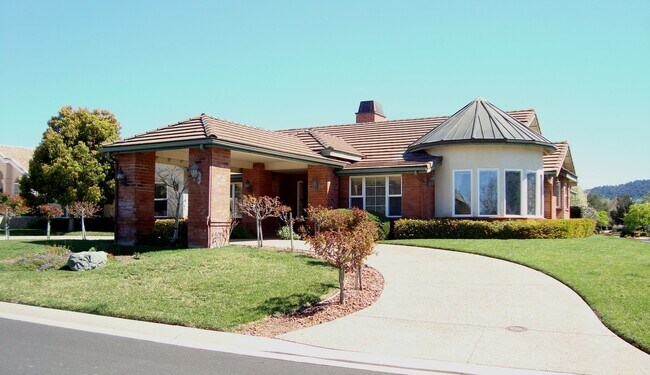 Building Photo - Classy Home in Prestigious Village Collection