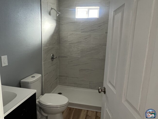 Building Photo - 1108 C.N.Perry Ave