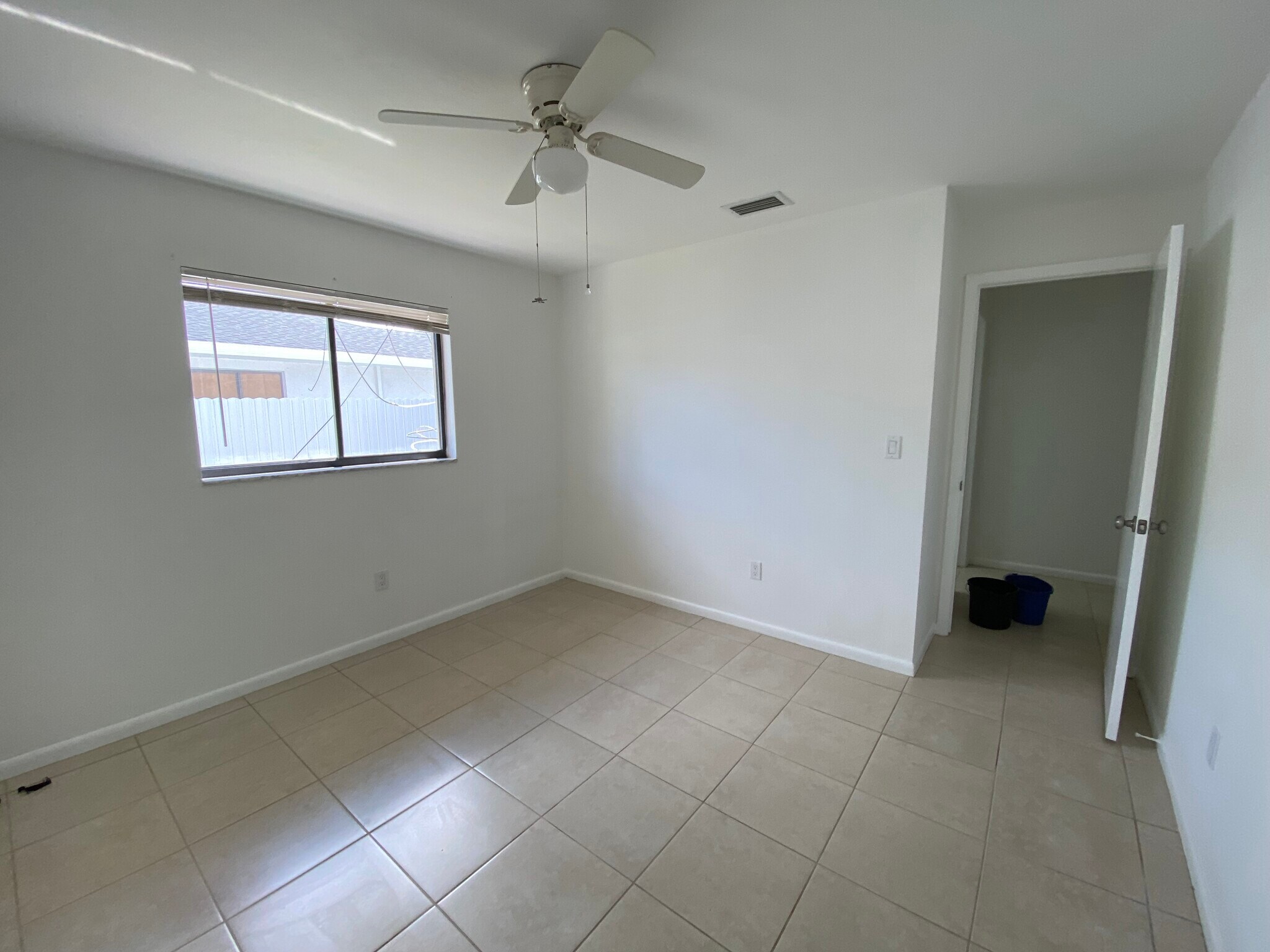 Building Photo - 513 SE 24th Ave