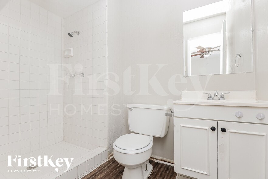 Building Photo - 2202 Lockwood Dr