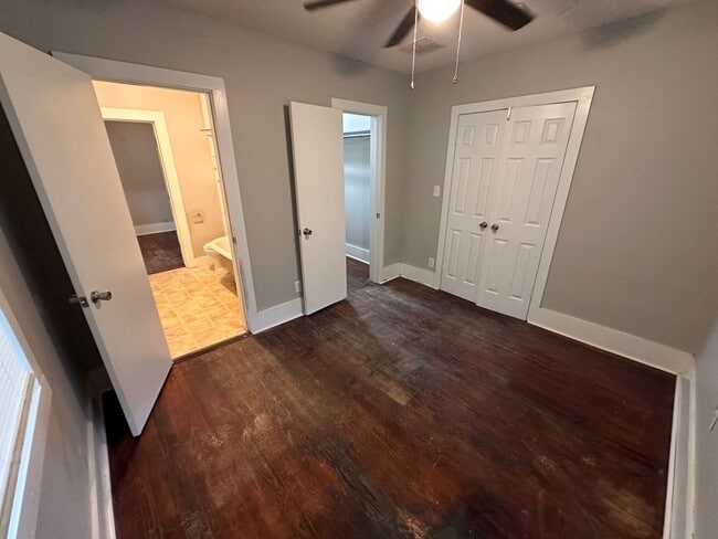 Building Photo - $825 - 2 bedroom/ 1 bathroom - Single Fami...