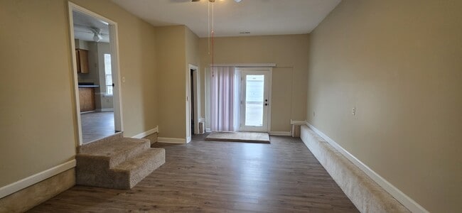 Building Photo - 2902 Meadowhill Dr