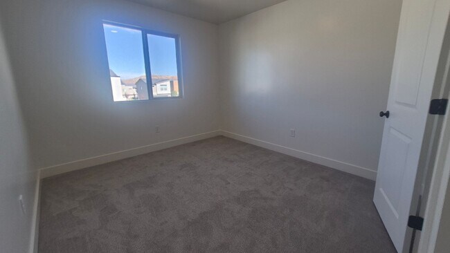 Building Photo - 5677 S Weehawken Ln