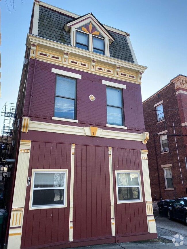 Building Photo - 303 Warner St