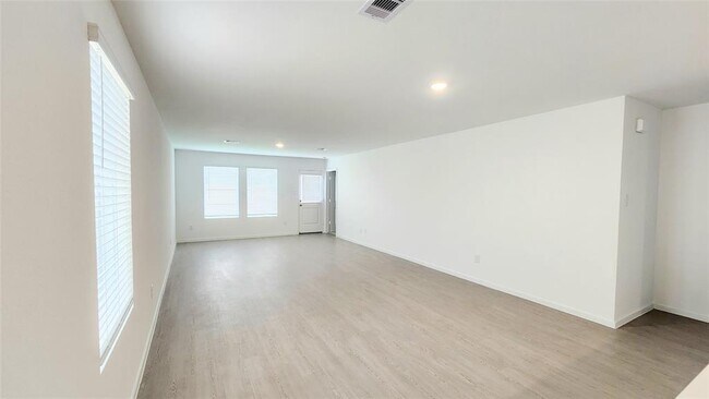 Building Photo - 28759 Texas Plns Dr