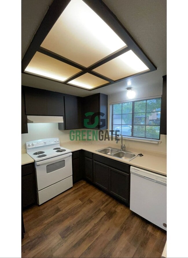 Building Photo - 3517 Woodglen Dr