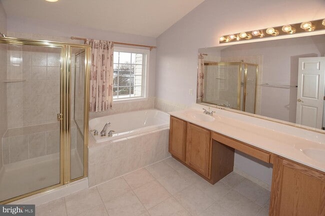 Building Photo - 43088 Shadow Terrace