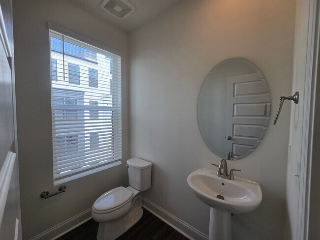 Building Photo - Brand Spankin' New Condo on White St!