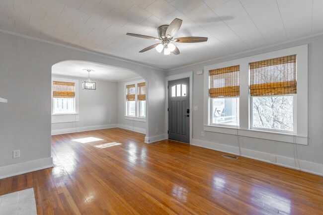 Building Photo - 516 Moonhollow Ln