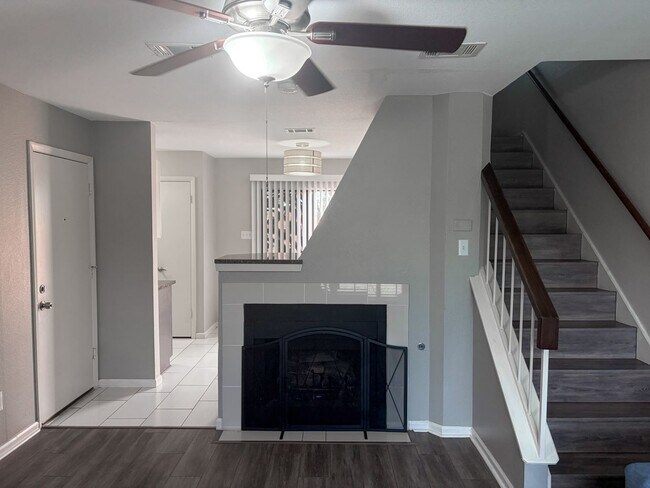 Building Photo - 1009 Markham Ln