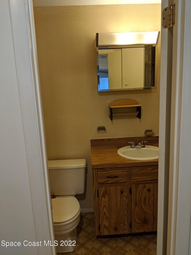 Building Photo - 108 Barton Ave