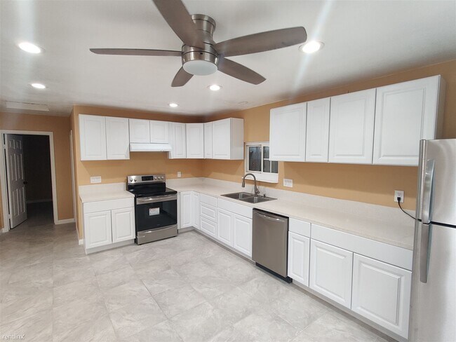 Building Photo - 2 br, 2 bath House - 739 D St
