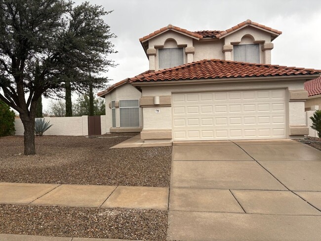 Building Photo - Spacious 4BR/3BA Two-Story Home Near Sabino Canyon