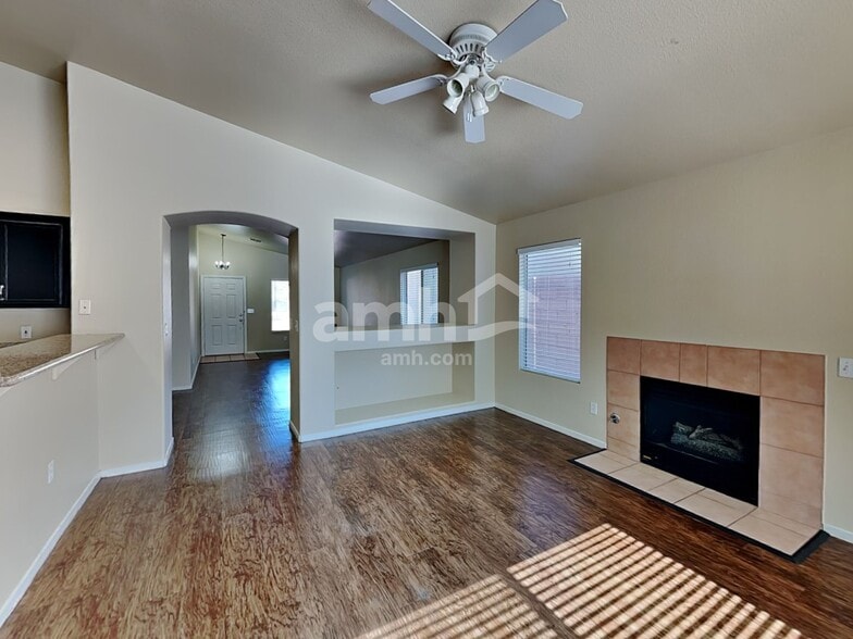 Building Photo - 325 Greenleaf Glen St