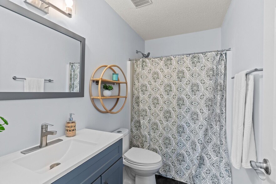 Building Photo - 318 Wright St