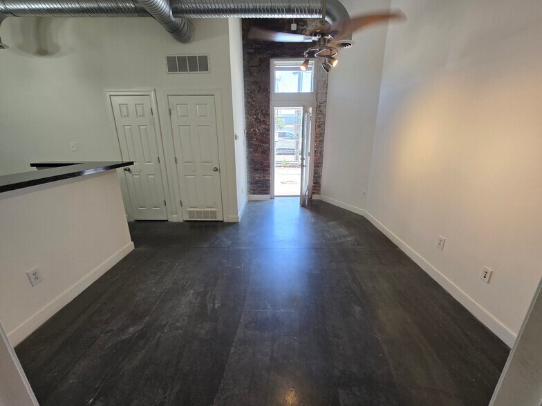 Building Photo - 302 Goshen St
