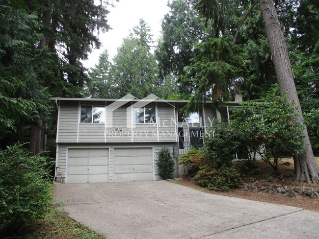 Building Photo - Split Level 3 Bedroom 2.25 Bath on Peacock...