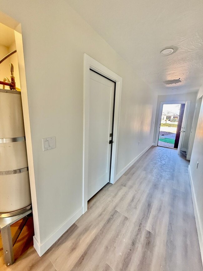 Building Photo - Beautifully Remodeled Three Bedroom Home on 2 Acres with Horse Privileges in Hurricane