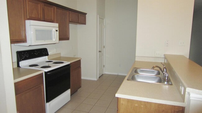 Building Photo - 420 Amber Ln