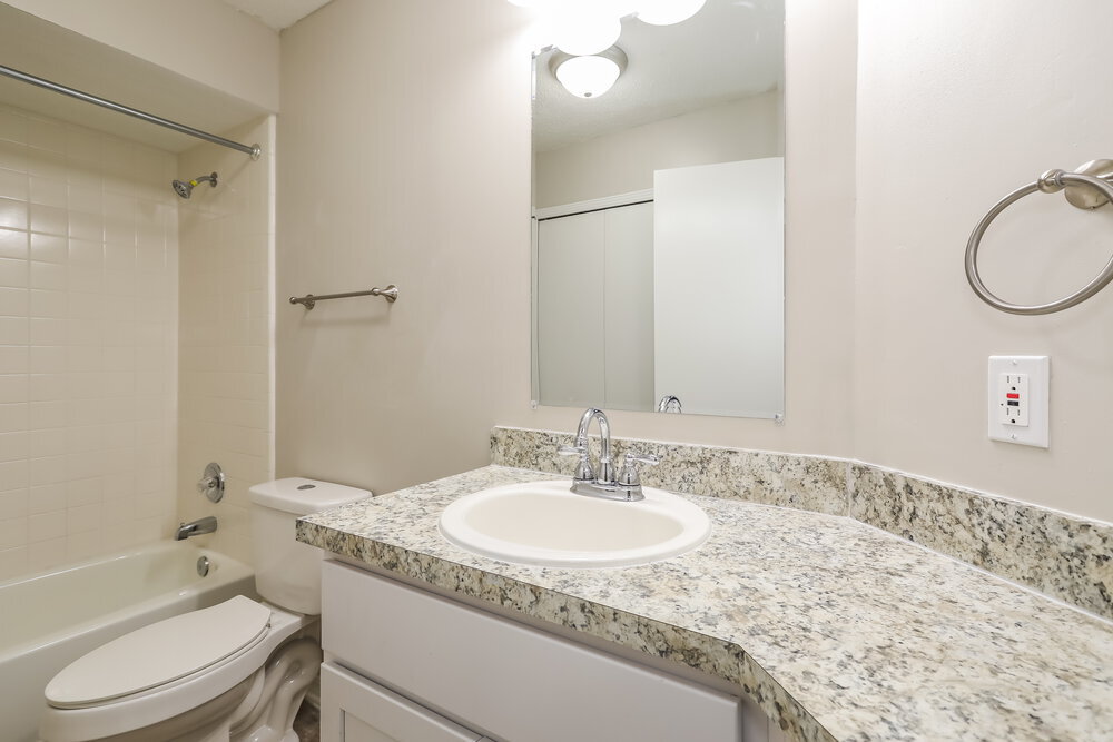 Building Photo - 8366 Knotts Landing Dr E