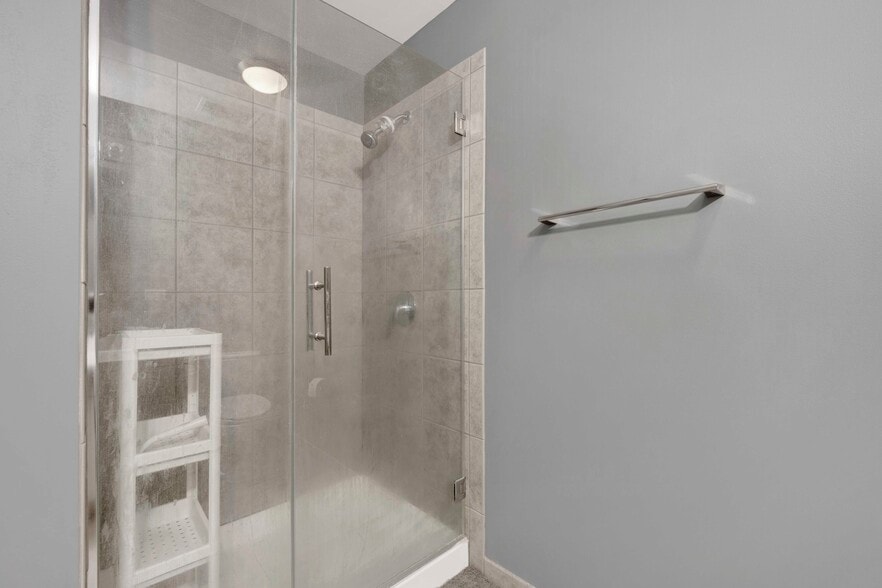 Building Photo - 235 W Van Buren St