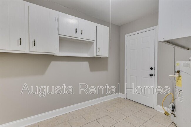 Building Photo - 623 Aiken St