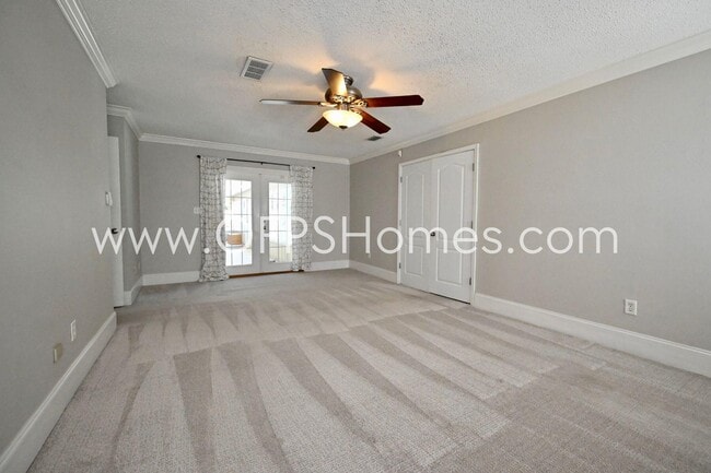 Building Photo - 78 Country Club Dr E