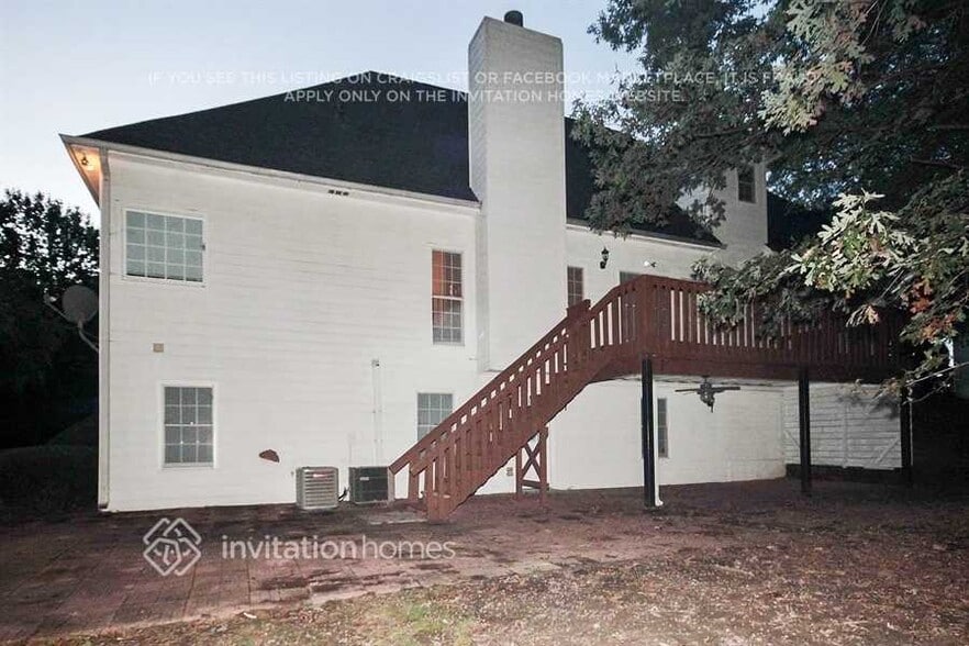 Building Photo - 1905 Oak Wind Ln NE