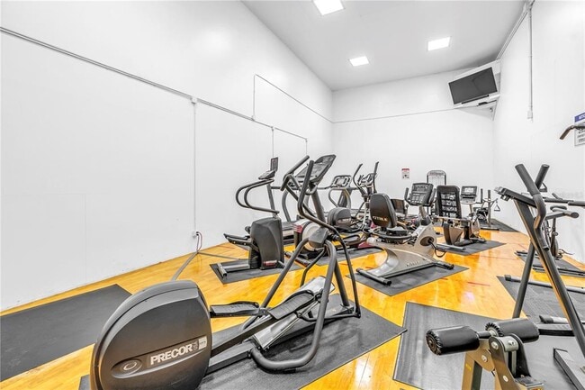 Building Photo - 1400 Gandy Blvd N