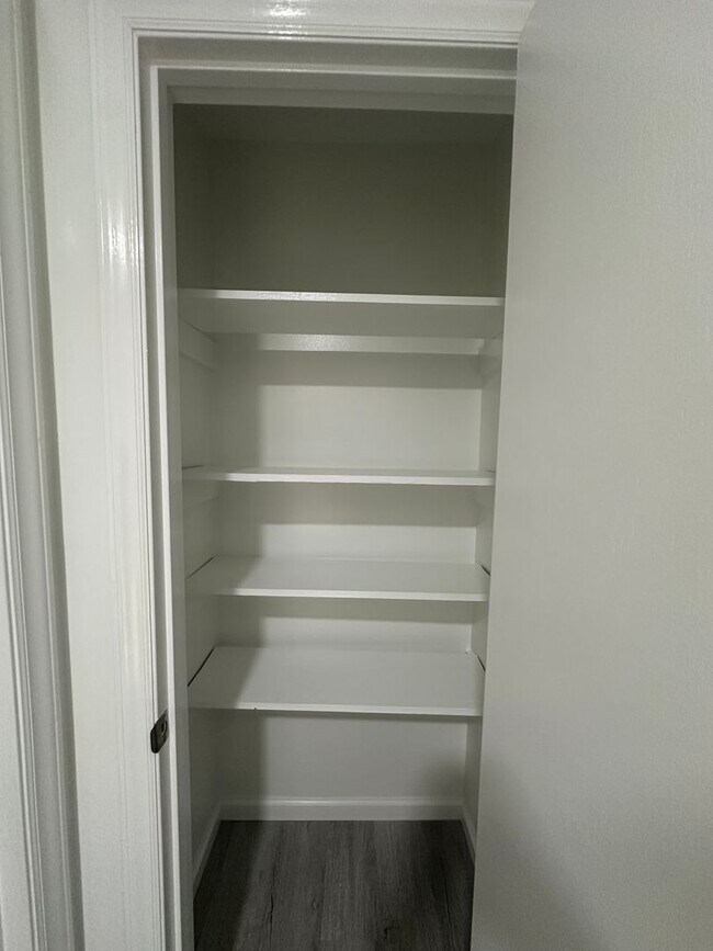 Building Photo - 320 Myrtlewood Cir