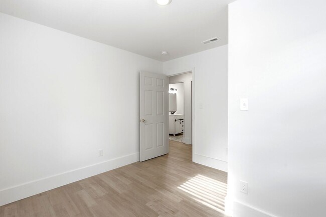 Building Photo - Updated 3-Bedroom Home with Modern Comforts Near Downtown Wilmington