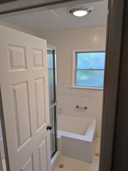 Building Photo - 1043 Pacific St