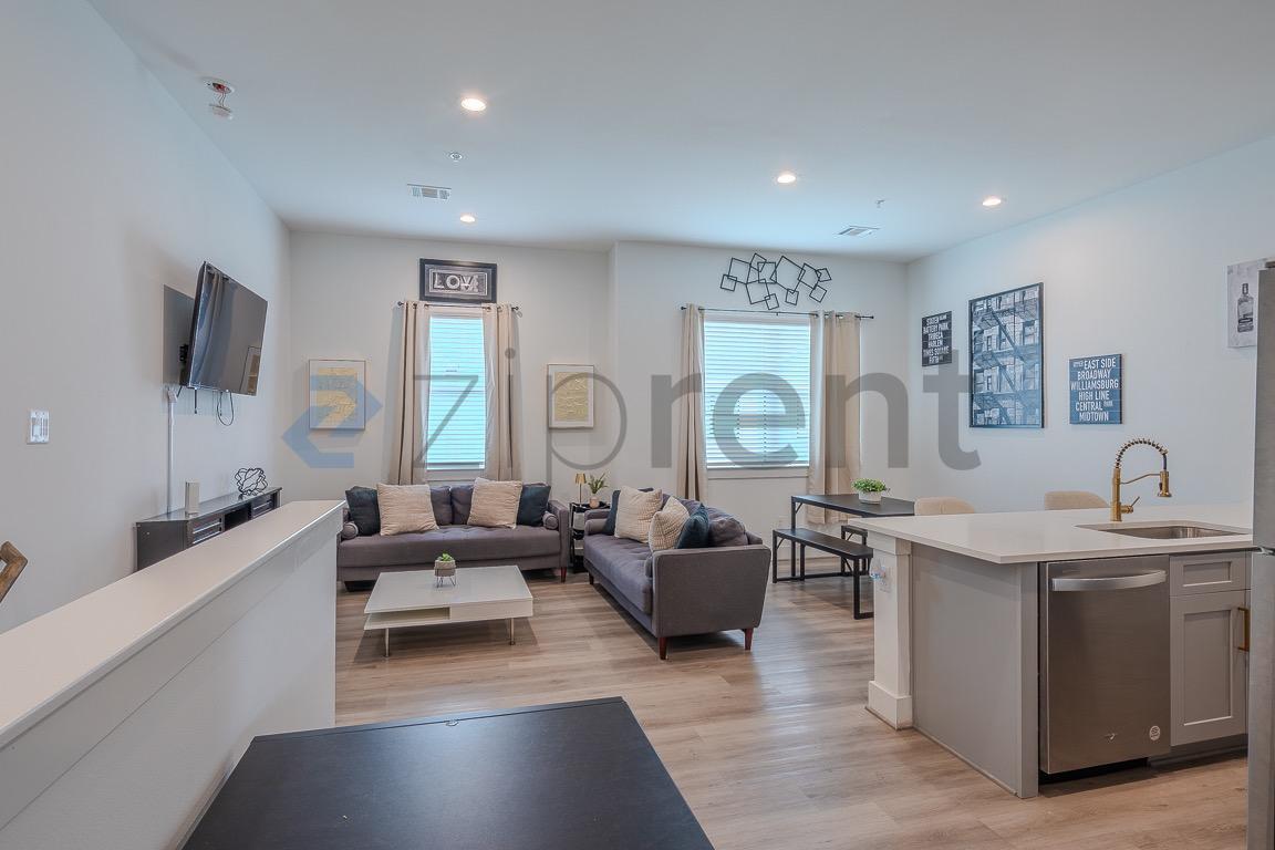 Building Photo - Unit B