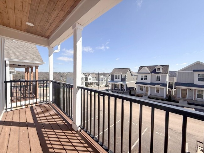 Building Photo - Fuller Style - Spacious 3-Bedroom Townhome with Pool and Pickleball Court