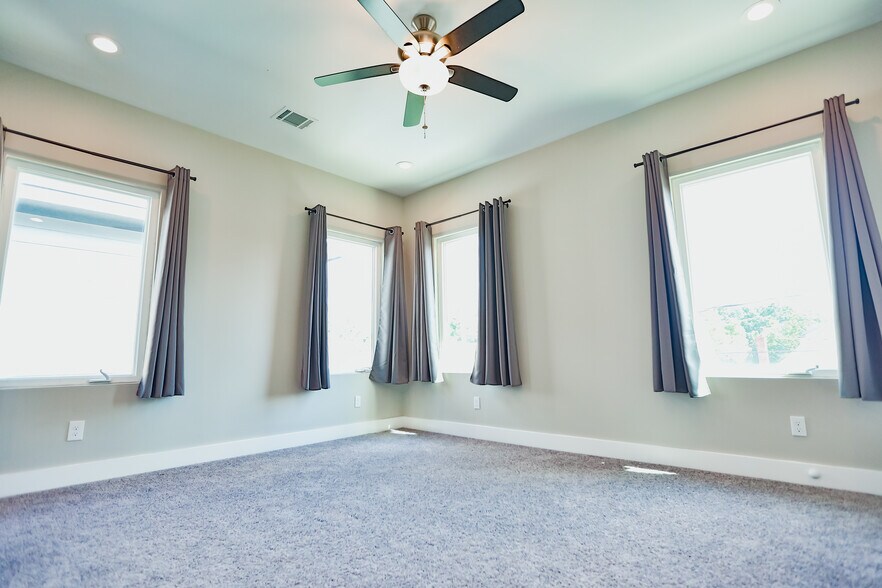 Master Bedroom - 3245 Dixie Dr