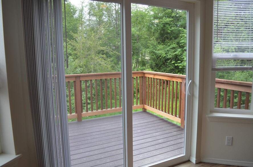 Quiet and Secluded area with great back deck for BBQ. - 1735 Vela Ln SW