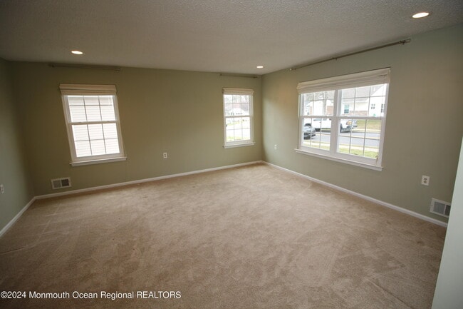 Building Photo - 145 Pine Oak Blvd