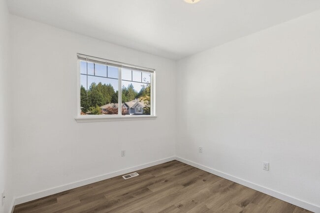 Building Photo - Mill Creek and Bothell just minutes away!