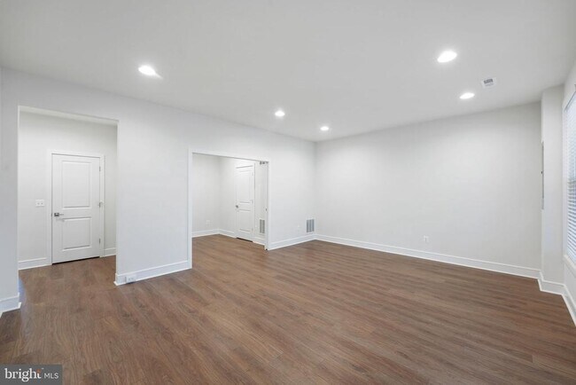 Building Photo - 43421 Farringdon Sq