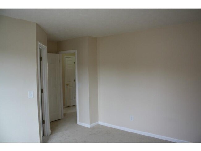 Building Photo - 3226 Deer Valley Dr NW