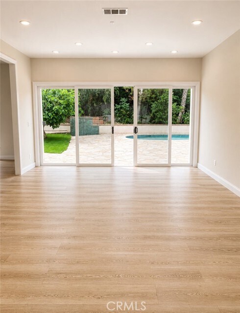 Building Photo - 18048 Karen Dr