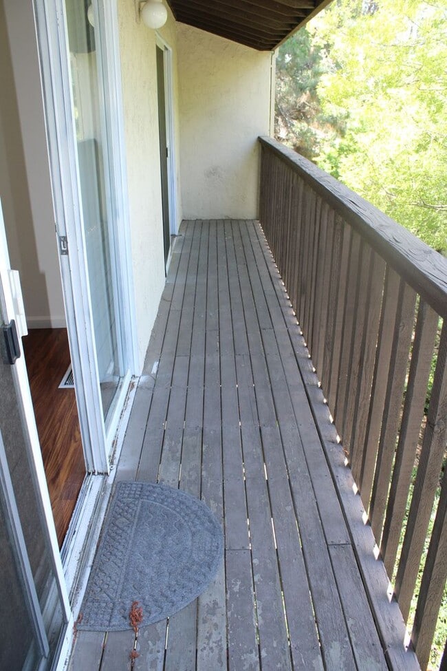 Building Photo - Bright 2 Bedroom, 2 Bathroom Condo, W/ Gar...