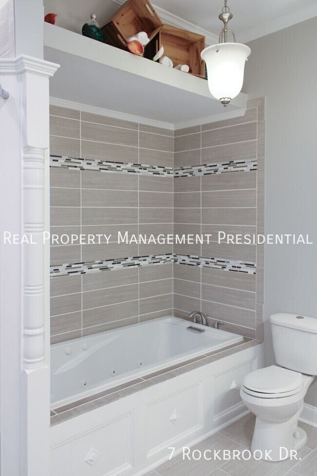 Building Photo - 7 Rockbrook Dr