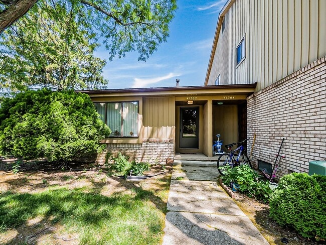 Building Photo - 41562 Bedford Dr