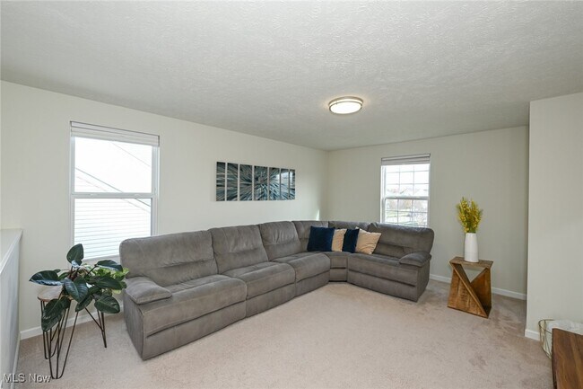 Building Photo - 4816 Lake View Dr