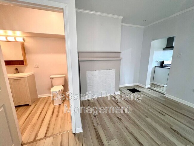 Building Photo - 210 18th St