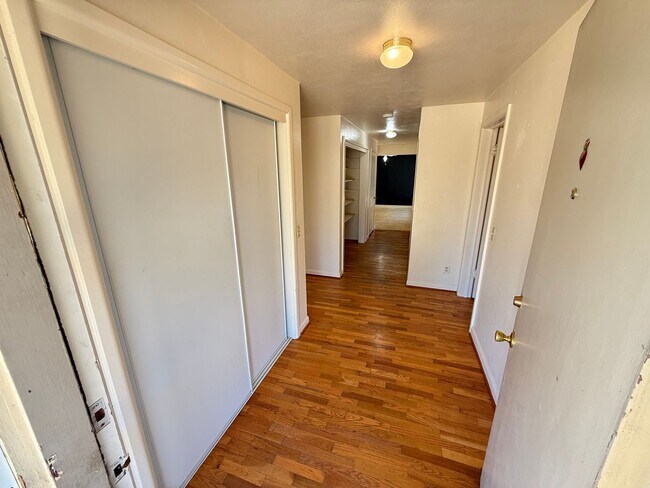 Building Photo - 1670 Escalante St