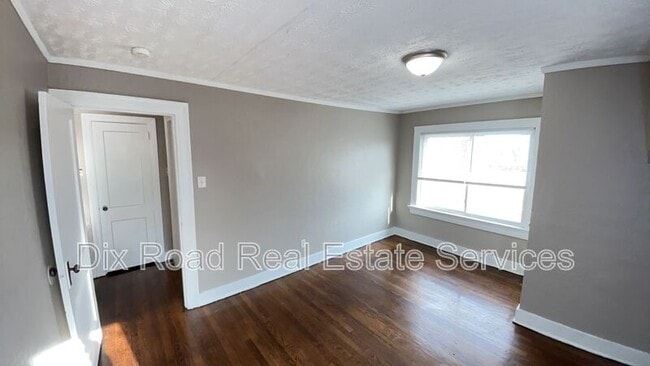 Building Photo - 1303 Kumler Ave